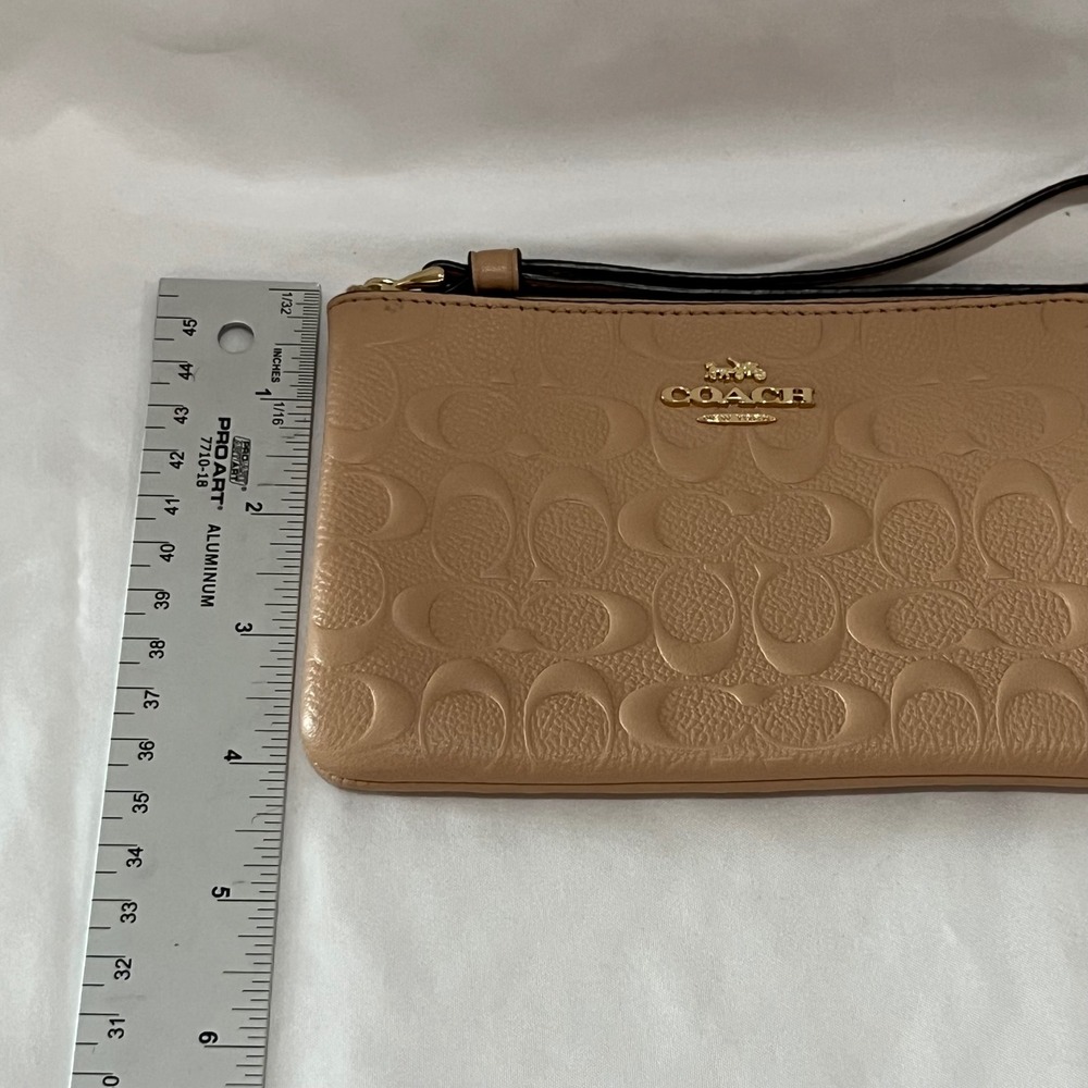 Coach Signature Embossed Leather Wristlet‎ Pouch Tan Gold Hardware Zip Top - Picture 7 of 7